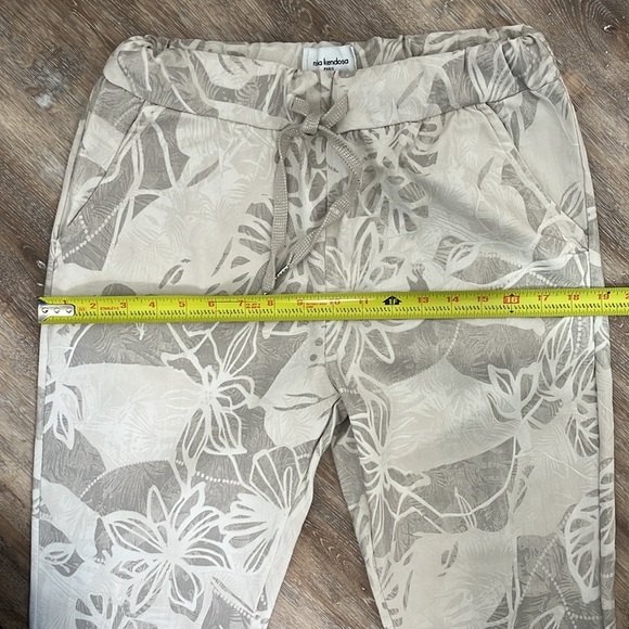 Nina Kindosa Paris Women Pull On Chali Pants Size M? Tropical Camo Print Neutral - Picture 7 of 16